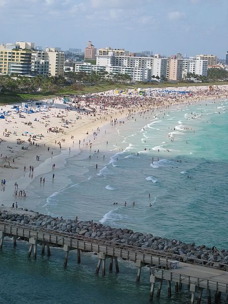450px-WPalmBeachFL_SpringBreakCrowdsatShore