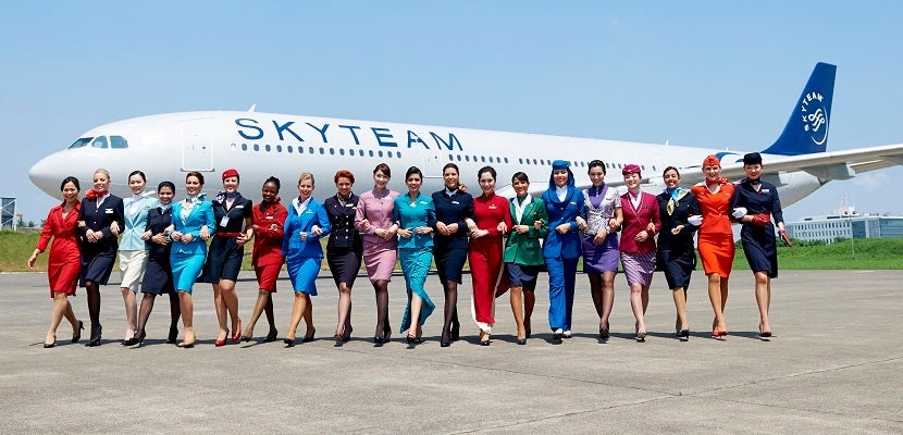2014-skyteam-flight-attendants-walking-featured