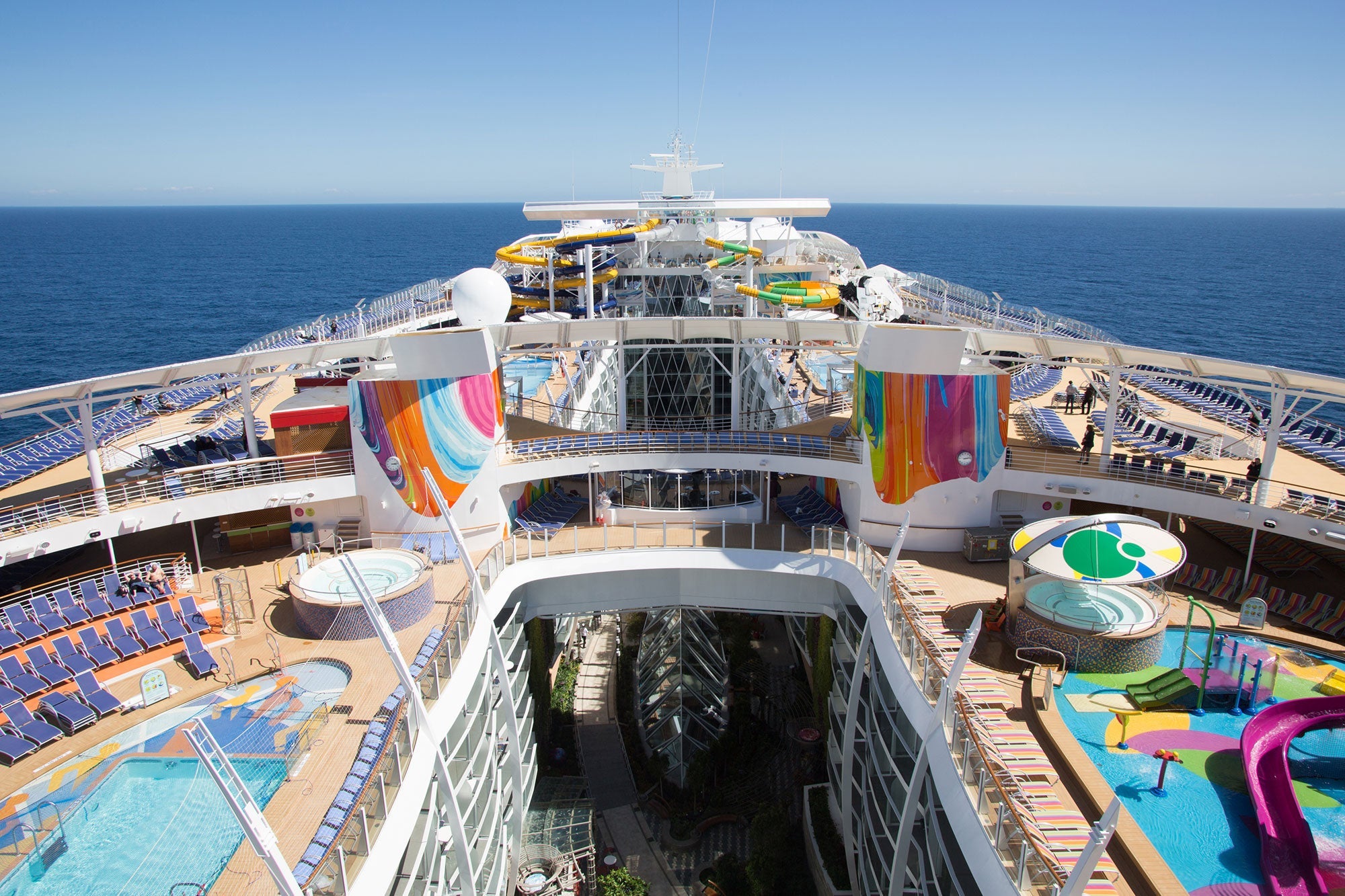 royal-caribbean-symphony-seas-pool-deck