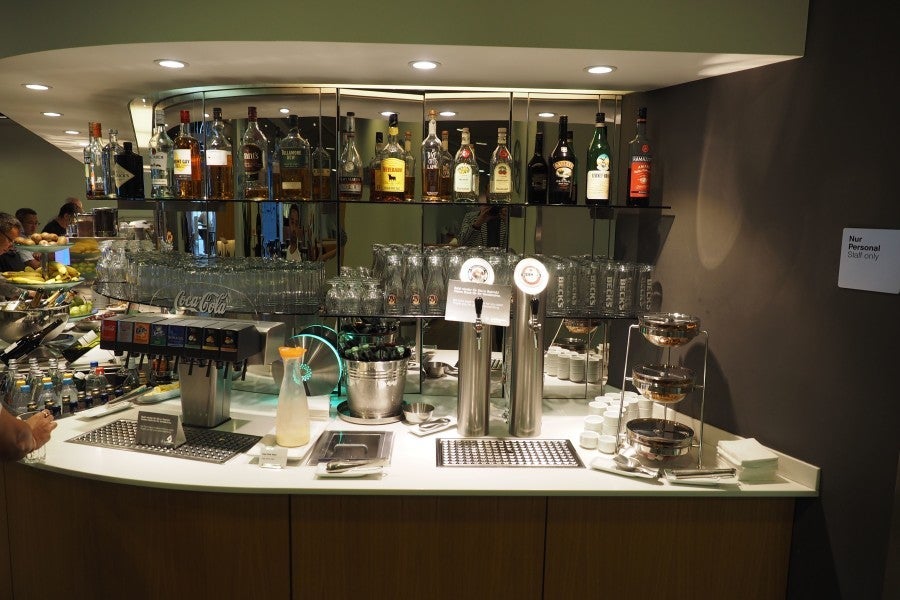 Lufthansa Senator Lounge Bar