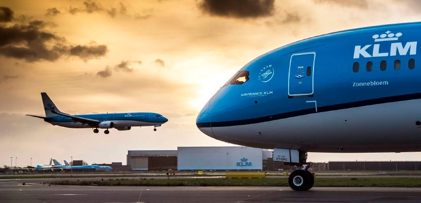 klm Dreamliner featured
