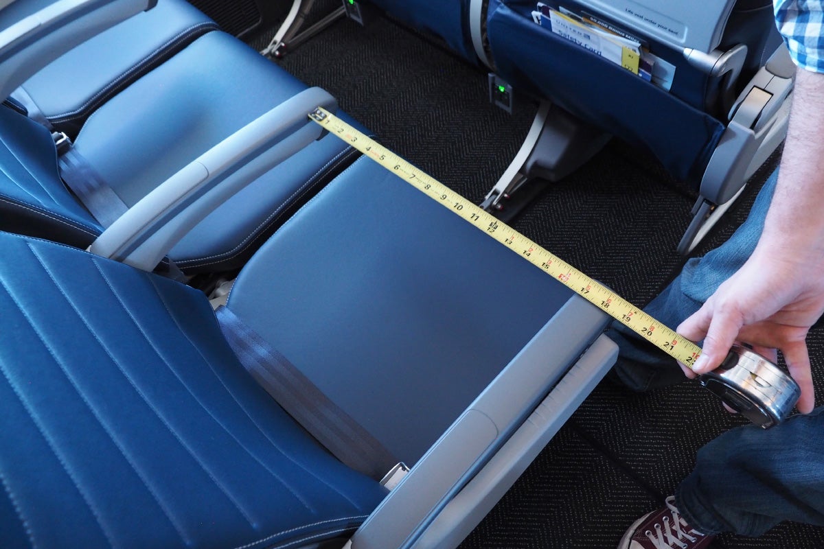 United 777-300ER 77W Economy Preview