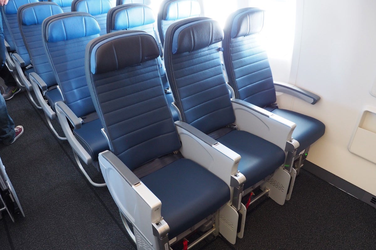 United 777-300ER 77W Economy Preview