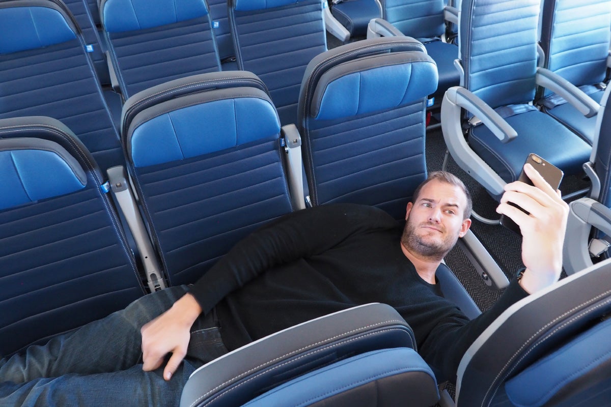 United 777-300ER 77W Economy Preview