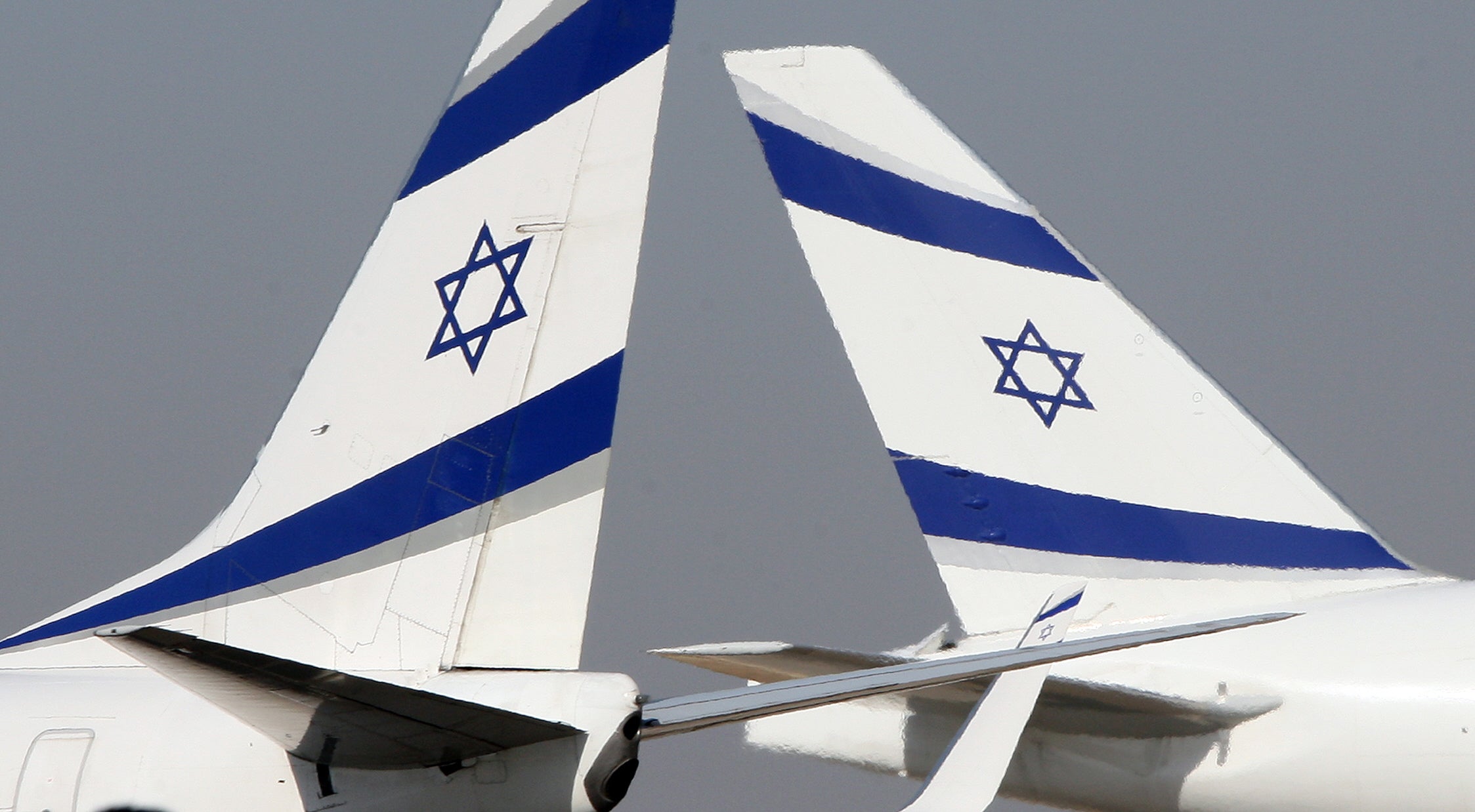 A Boeing 777-200 (R) and a Boeing 737-80