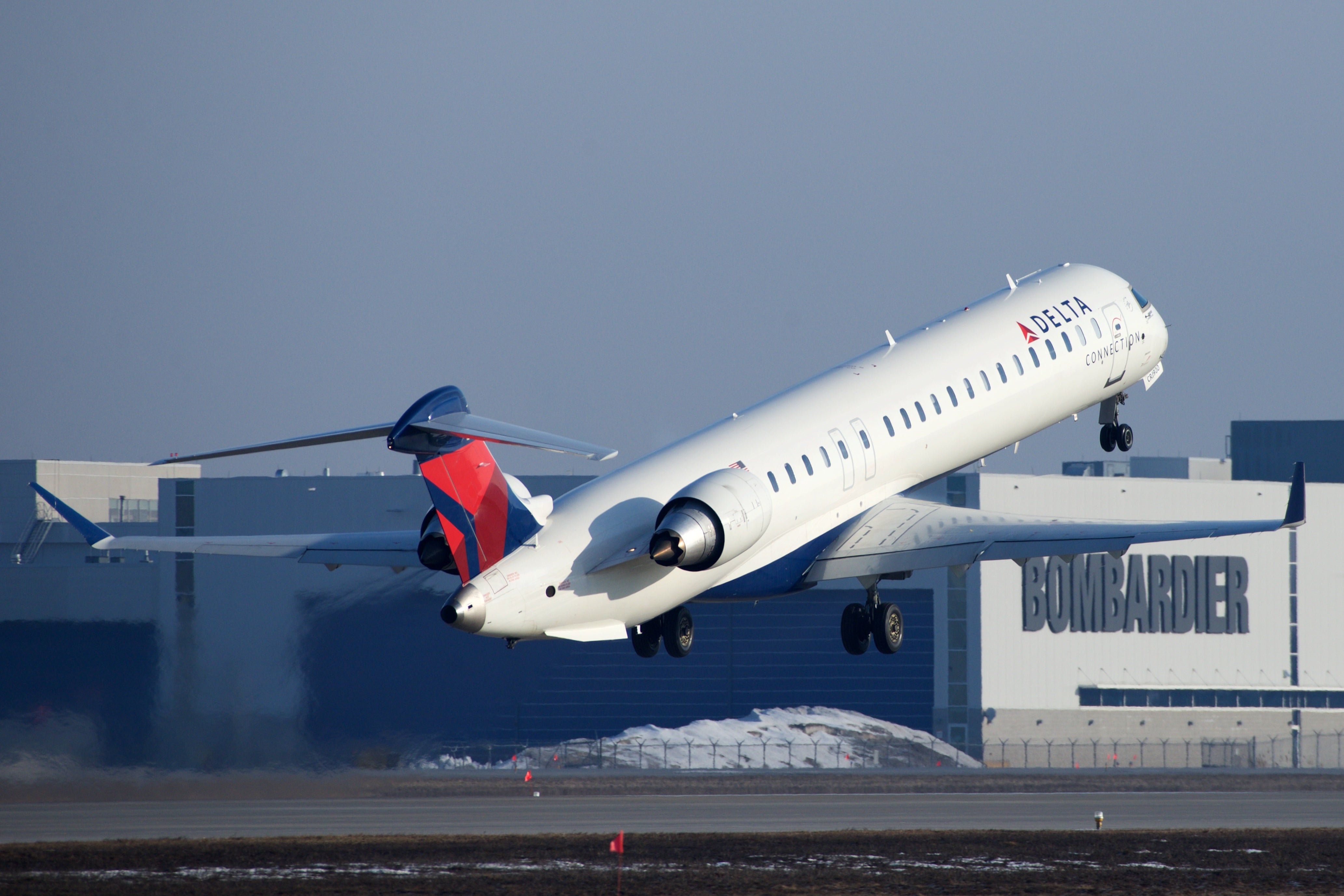 delta crj-900