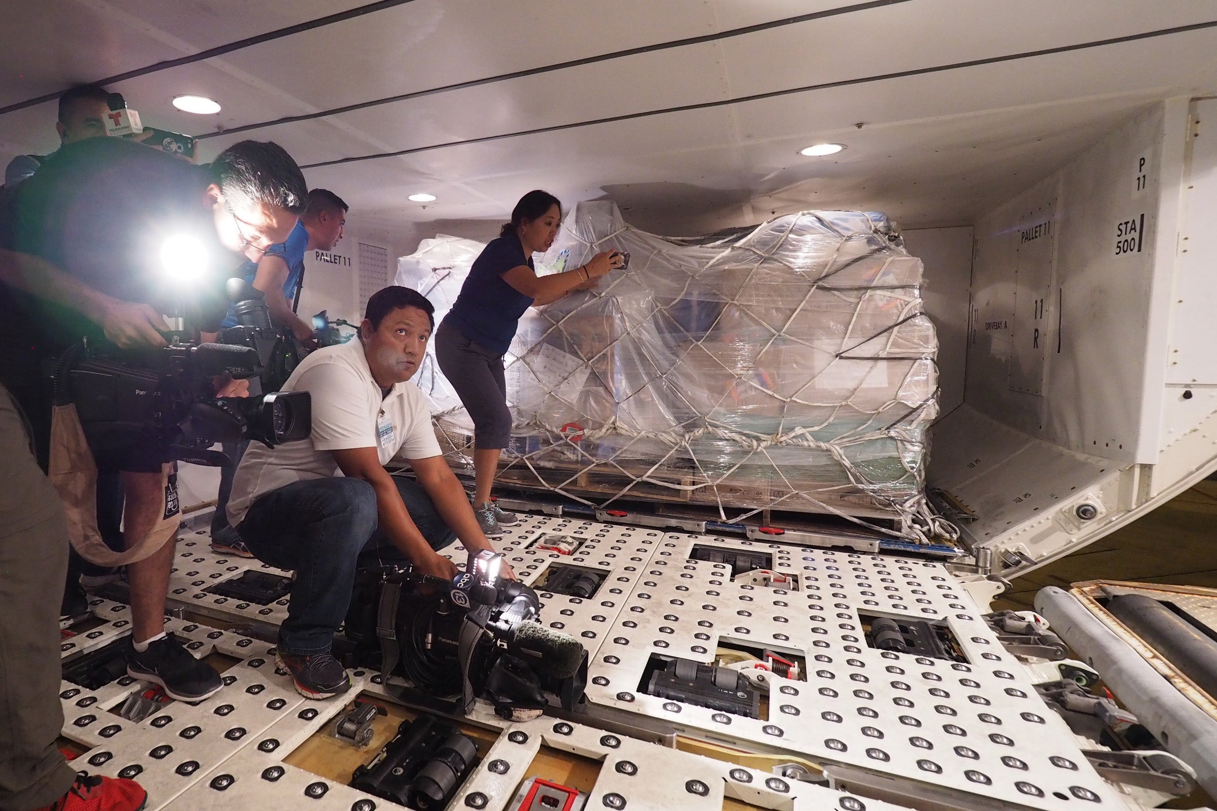 United 77W Relief Flight San Juan Puerto Rico