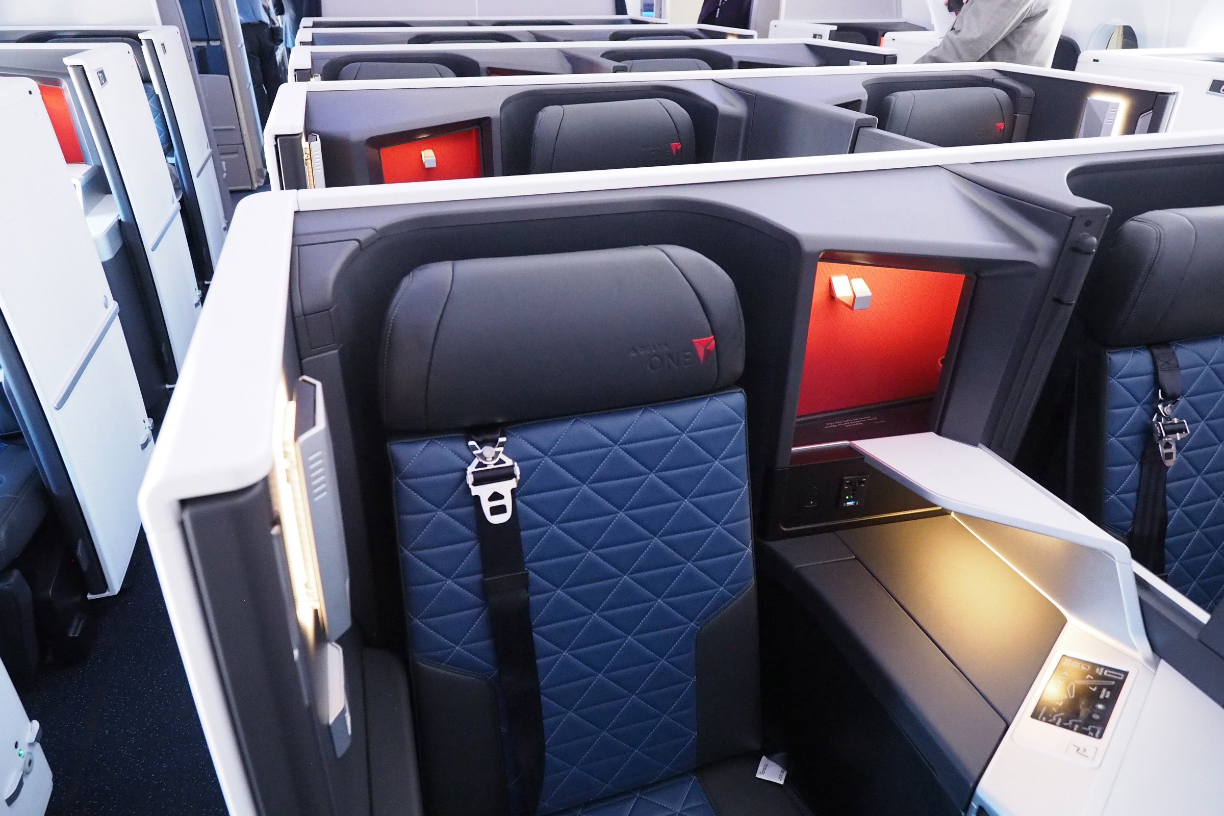 Delta A350 Tour Delta One Suite Premium Select