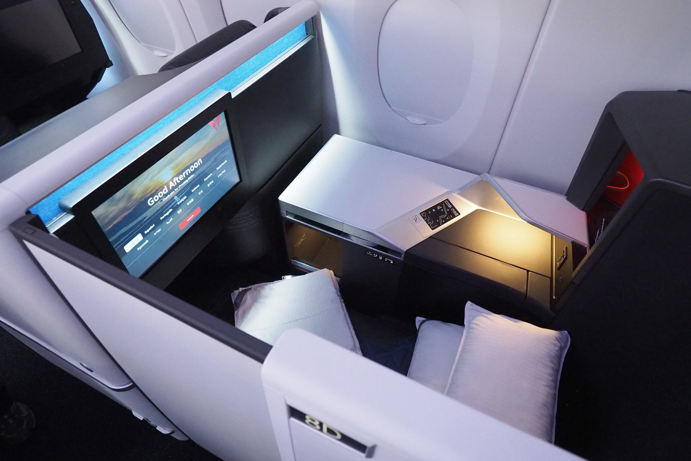 Delta A350 Tour Delta One Suite Premium Select