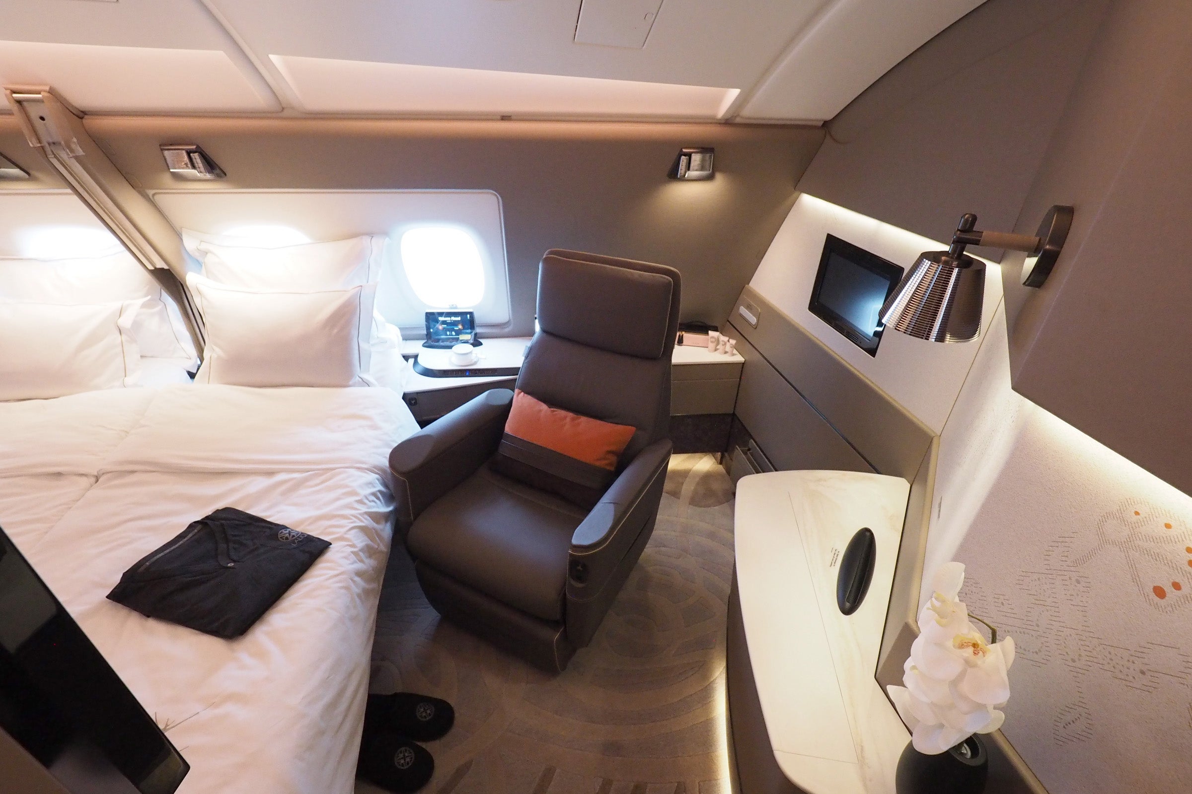 Singapore Airlines New A380 Suite Tour