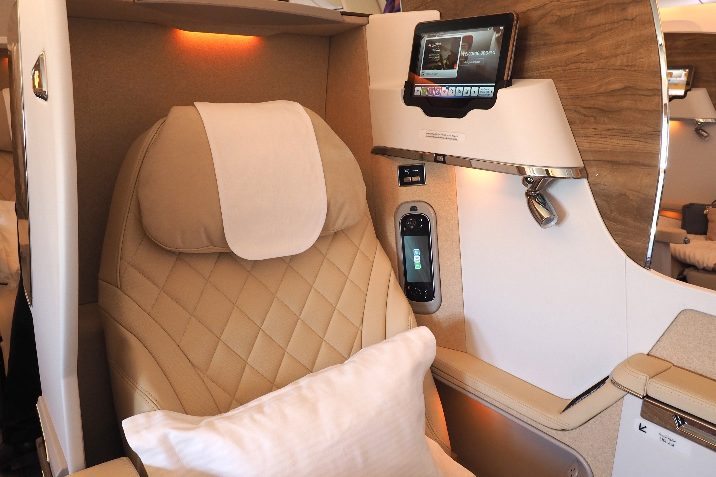 Emirates 777-200LR Tour Business
