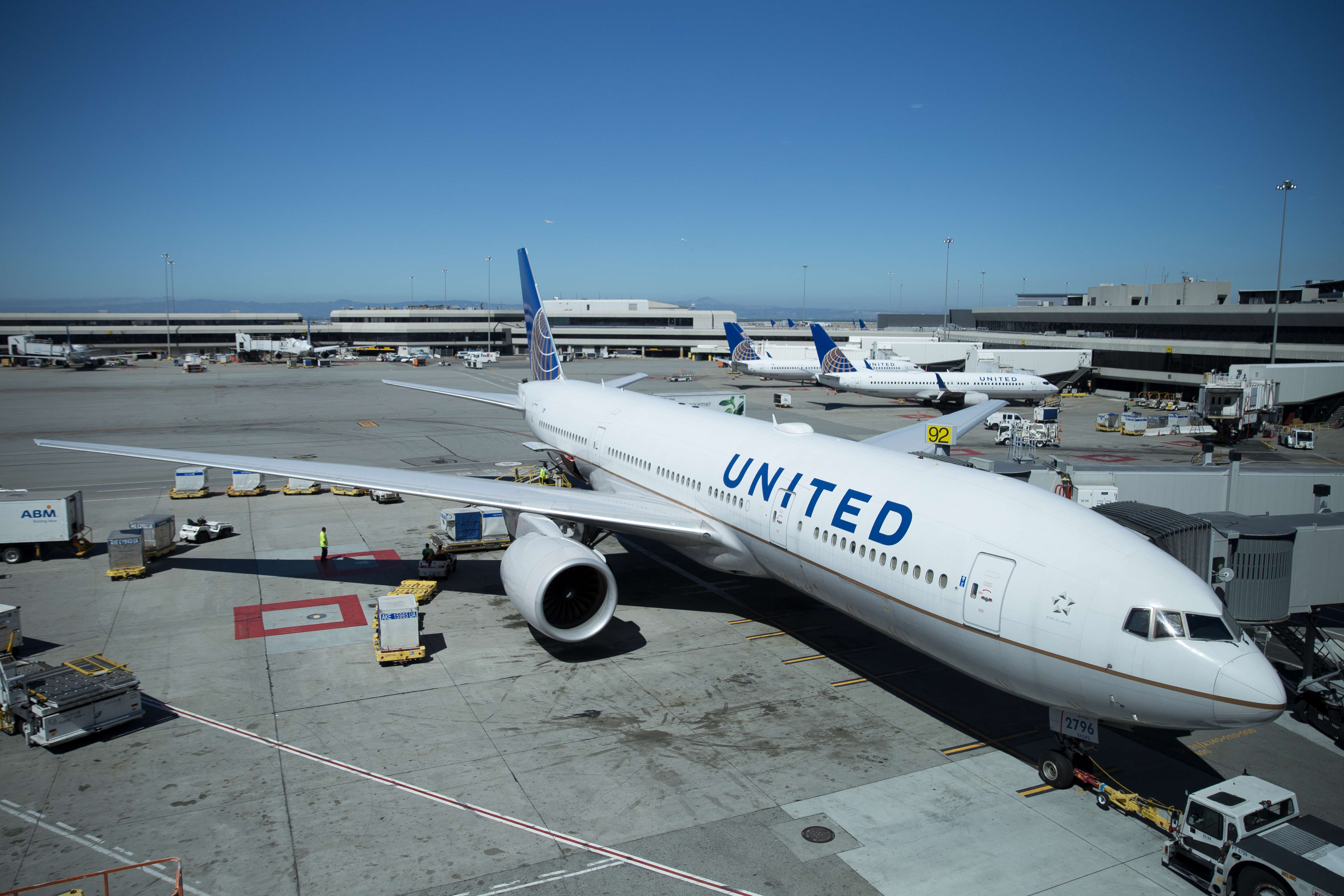 united-777-200