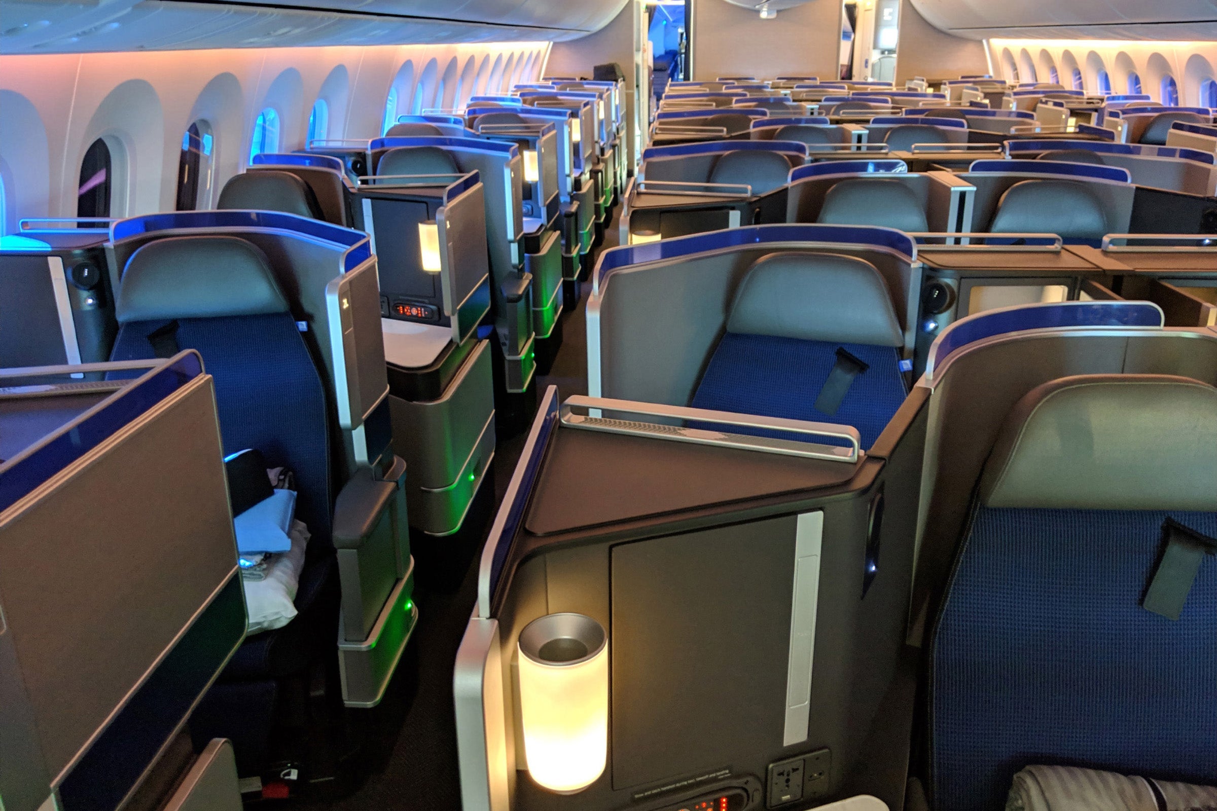 United 787-10 Dreamliner Polaris Premium Plus Tour