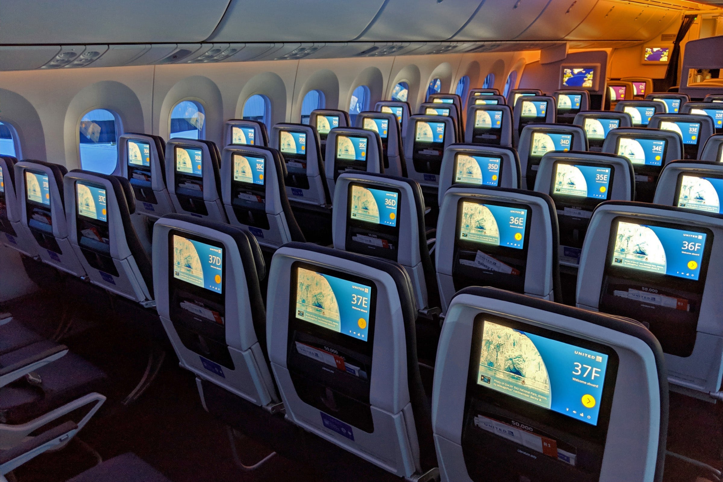 United 787-10 Dreamliner Polaris Premium Plus Tour