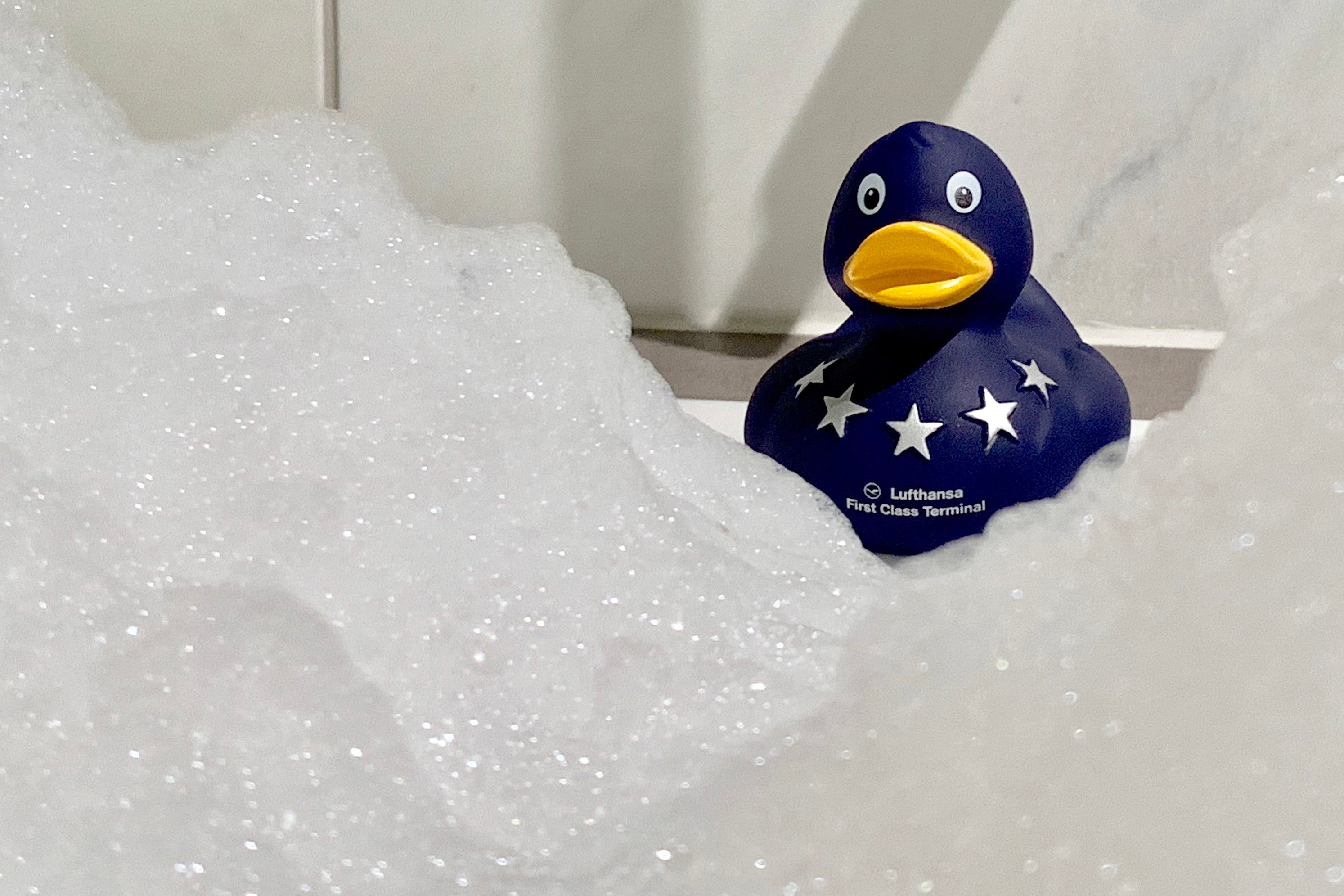 Lufthansa First Class Terminal 2018 Review ZH