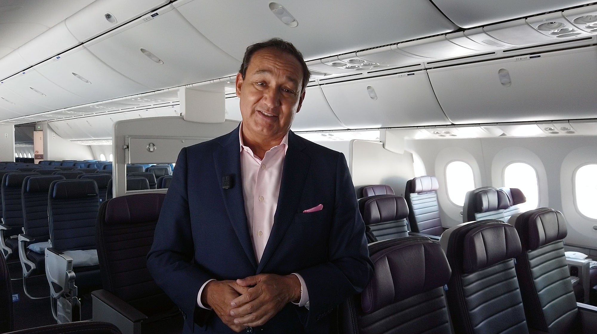 United CEO Oscar Munoz 787-10