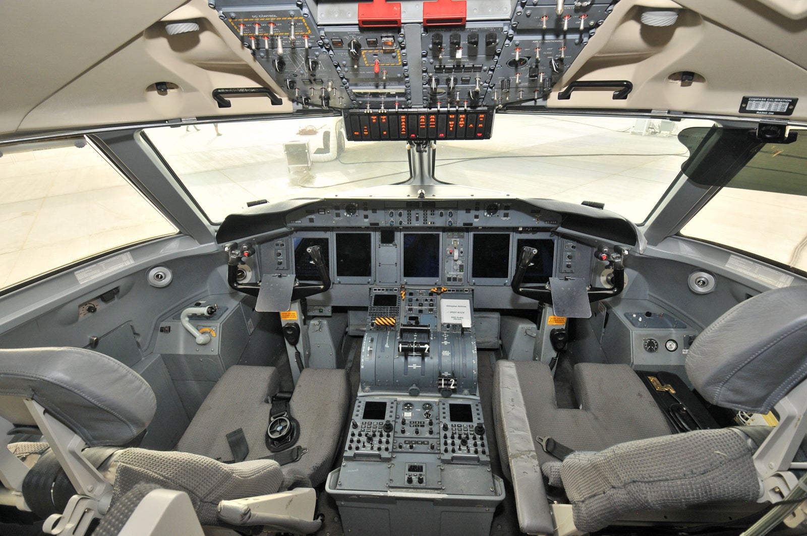 Ethiopian Airlines Dash 8-400 cockpit