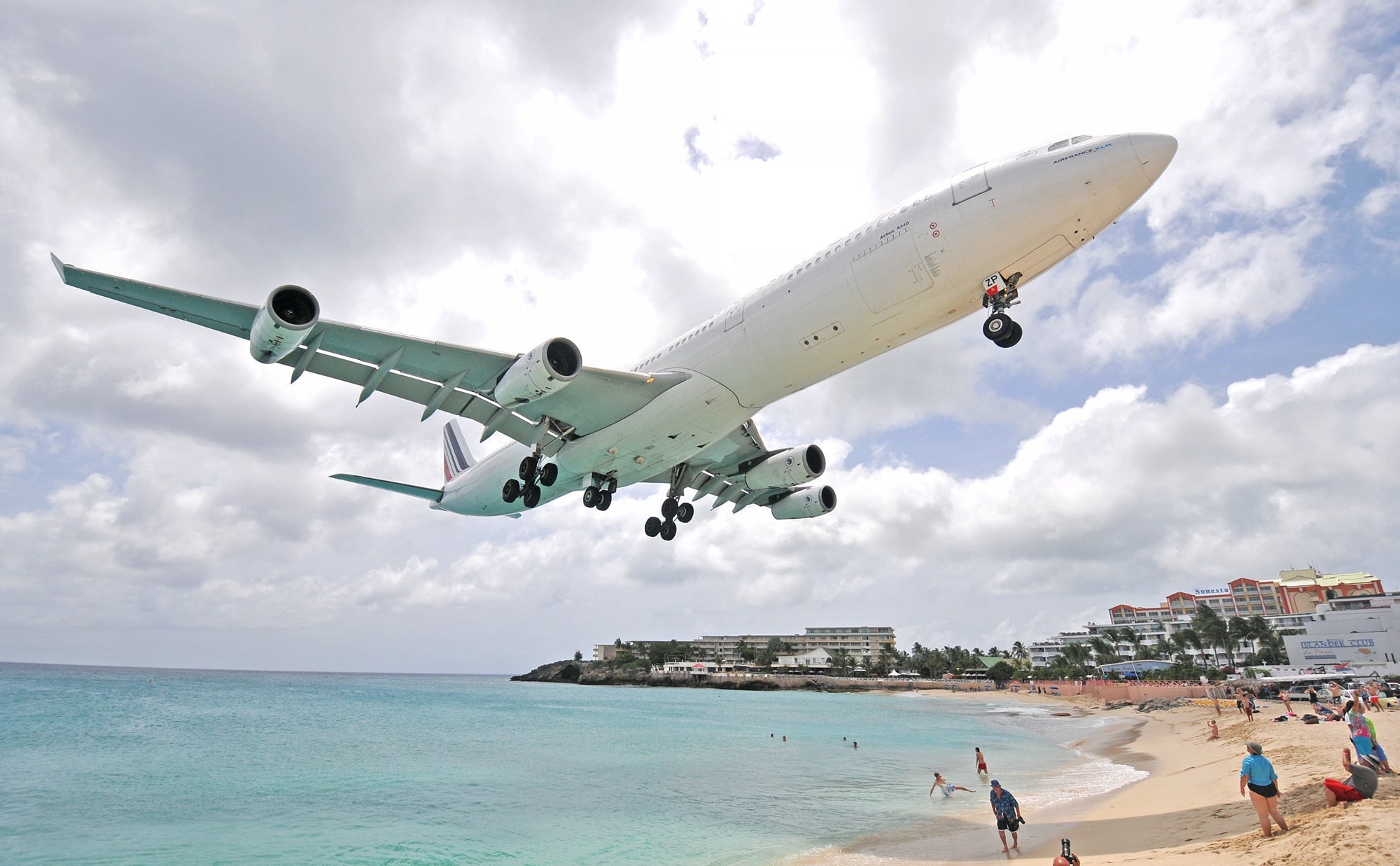 An Air France A340 landing at SXM
