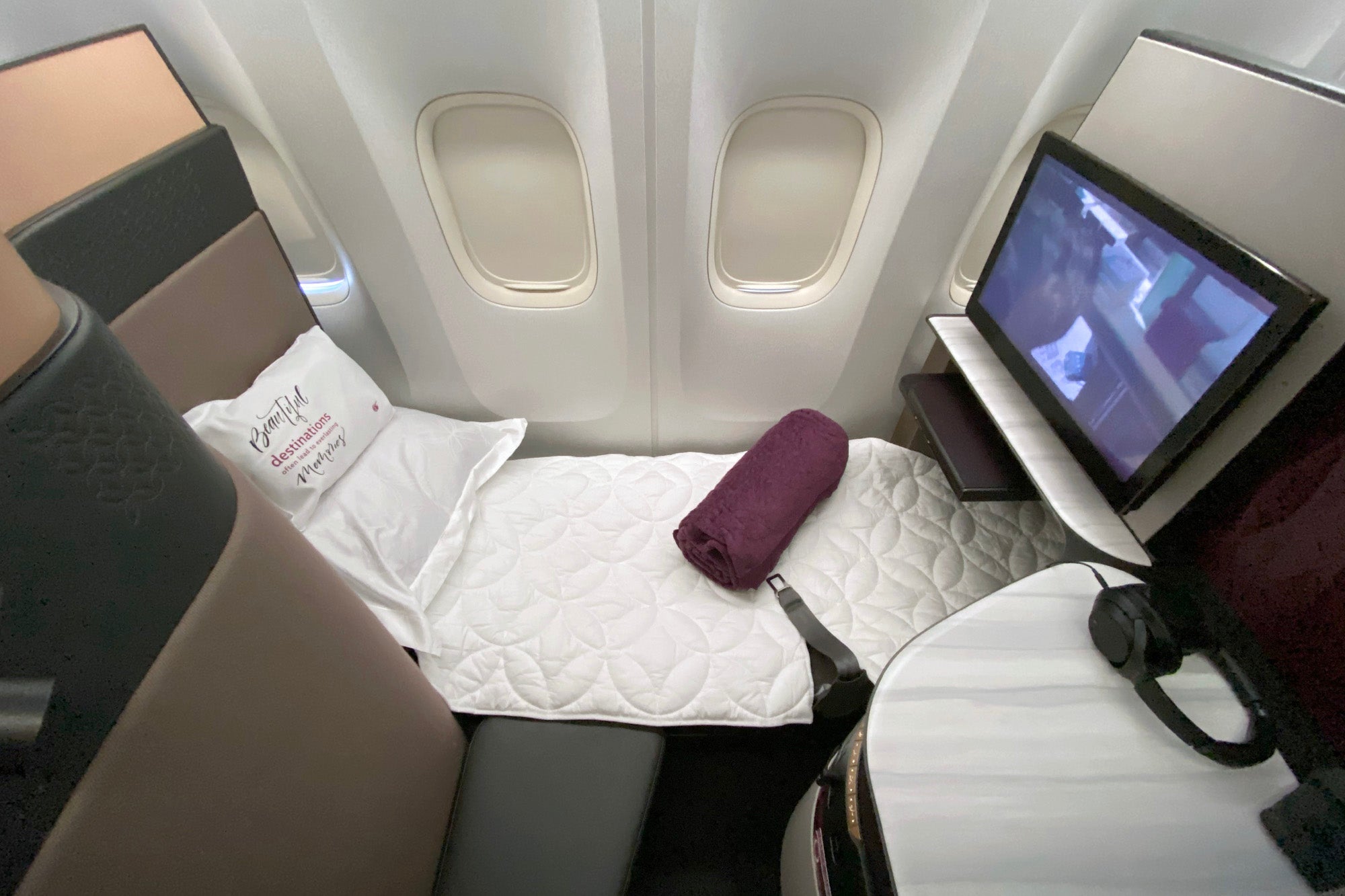 Qatar 777-300ER 77W Qsuite Review ZH
