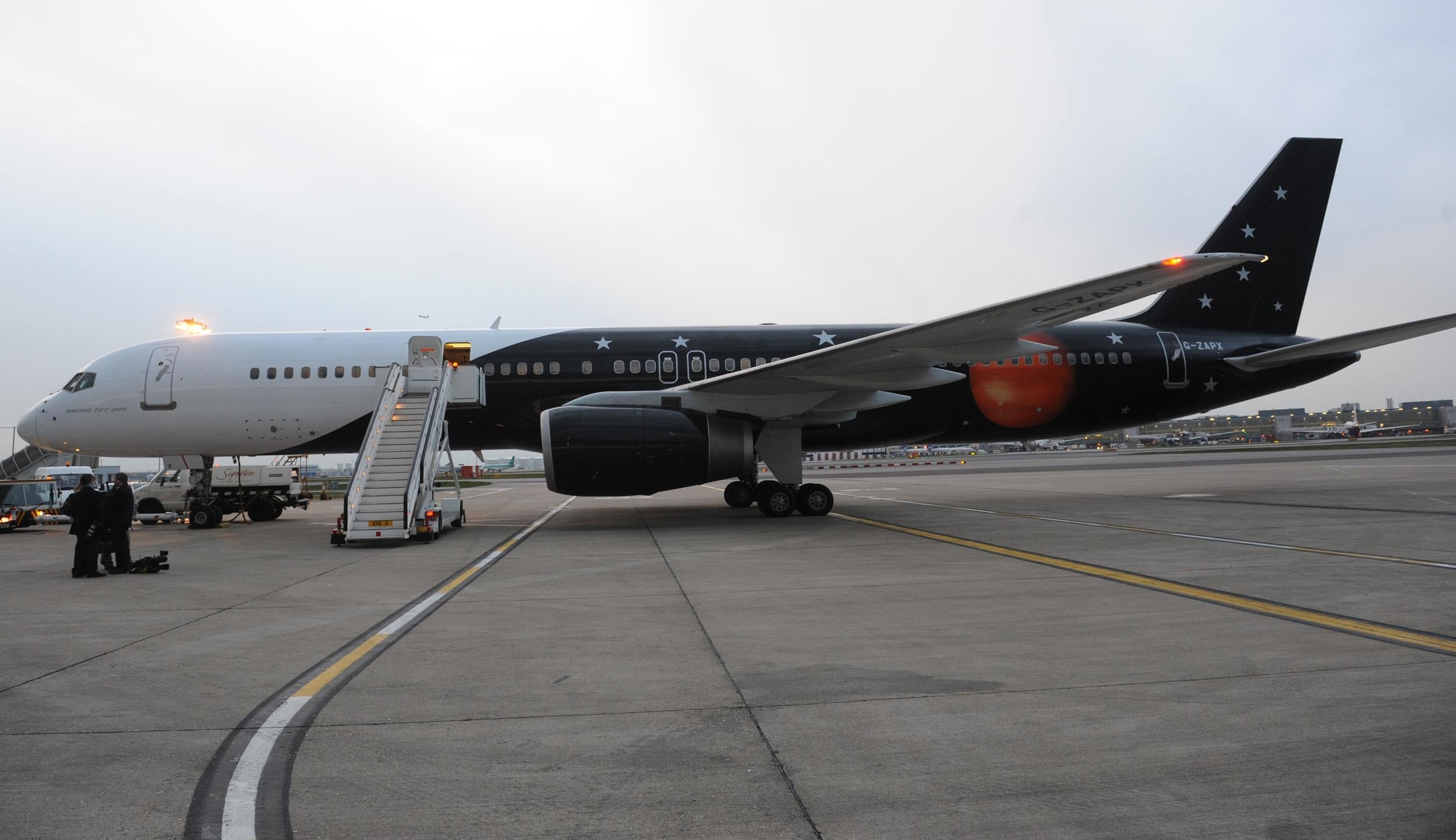 Titan Airways 757
