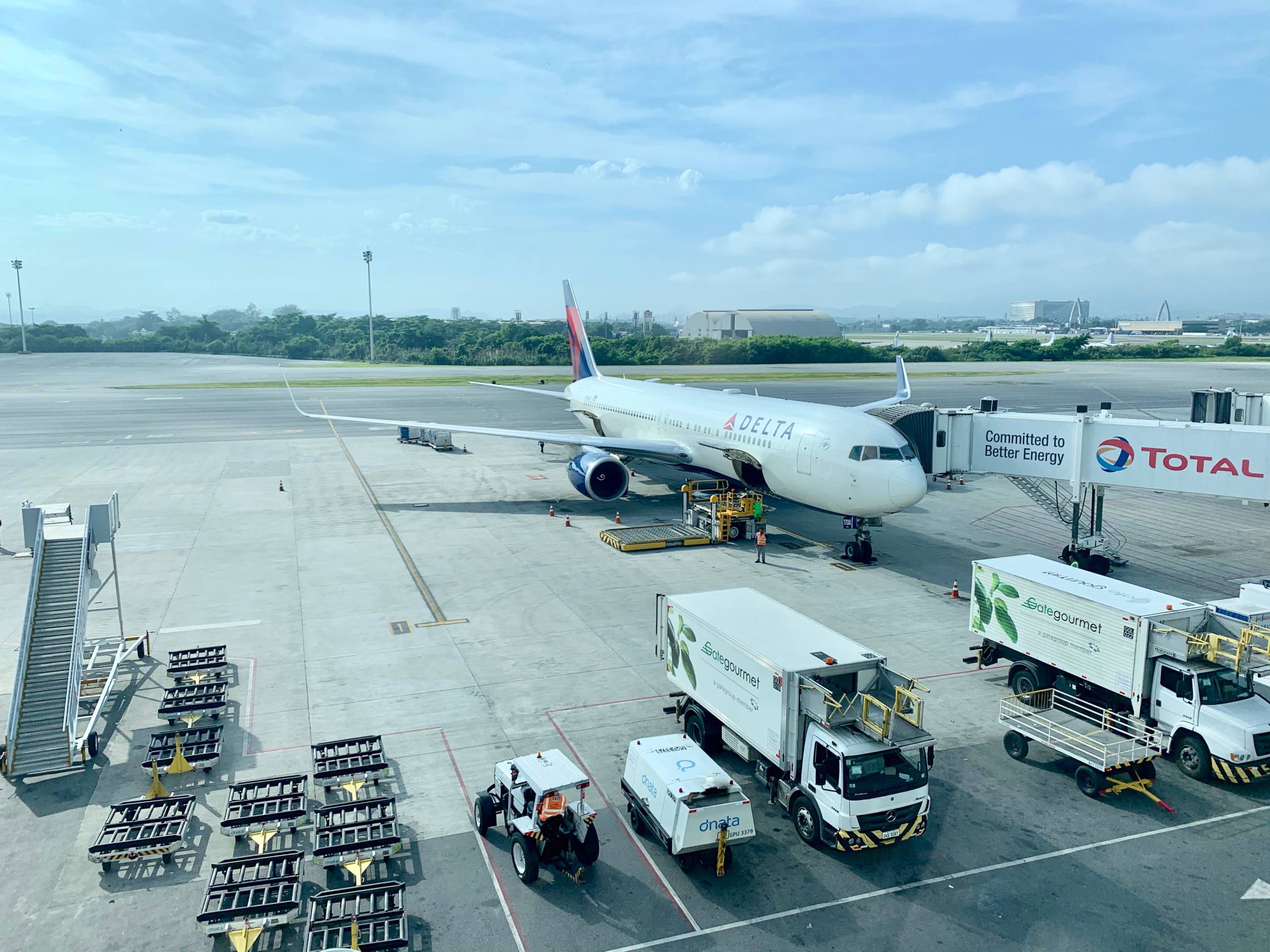 Delta 767-300R being loaded at Rio de Janeiro International Airport.