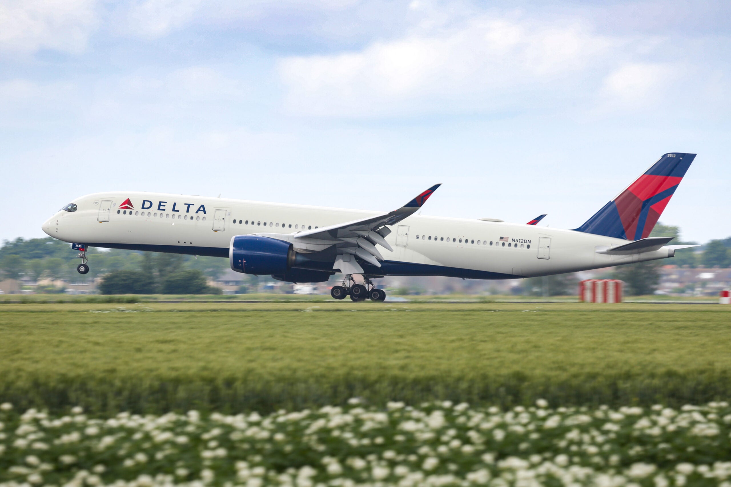 Delta Air Lines Airbus A350 Landing