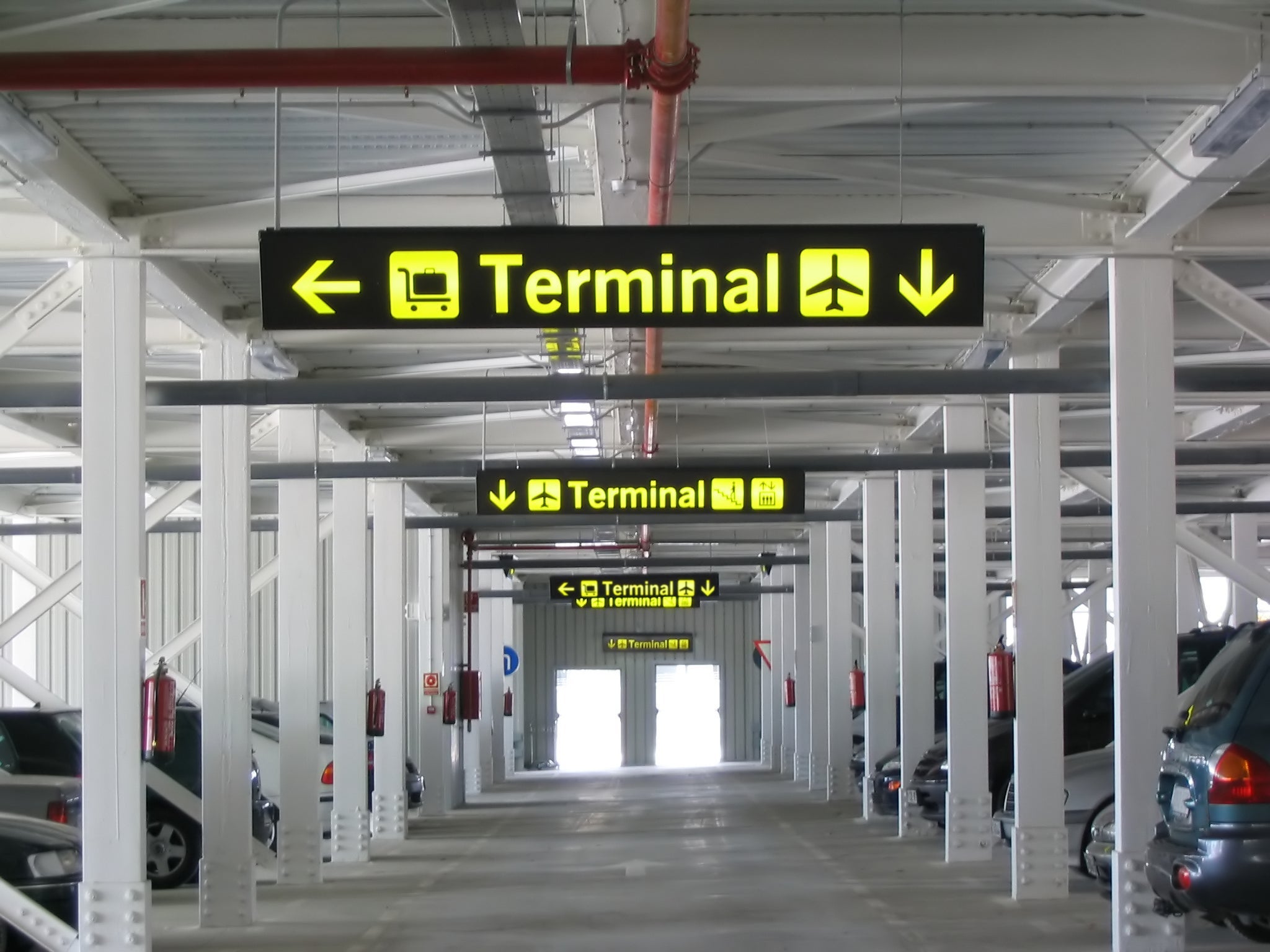 Terminal,Signs,At,The,Airport's,Parking