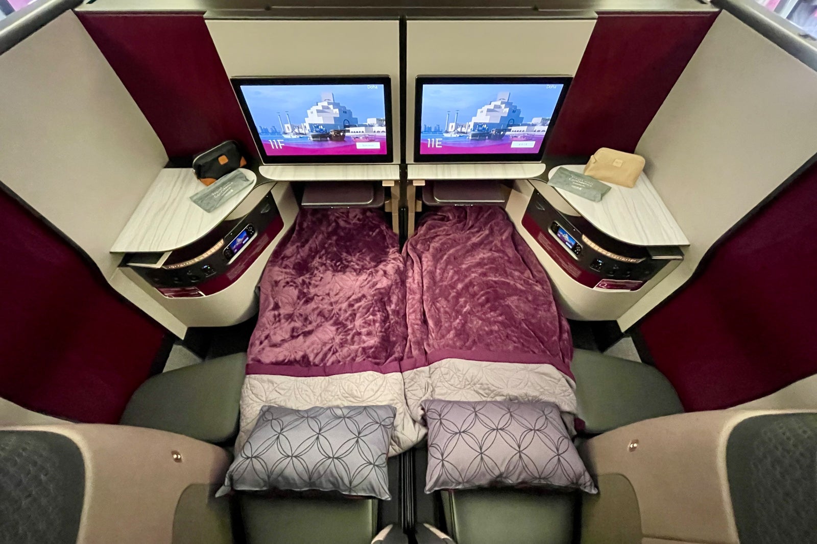 Qatar Qsuites business class Boeing 777-300