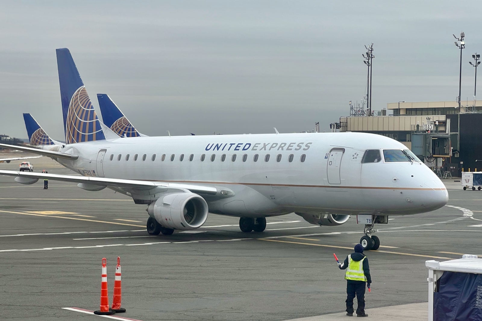 United Express Embraer 175