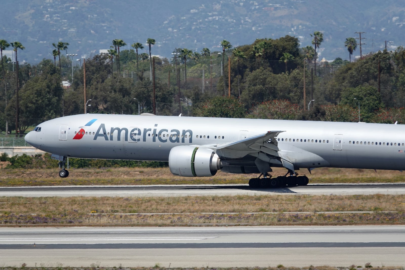 American Airlines Boeing 777-300ER LAX