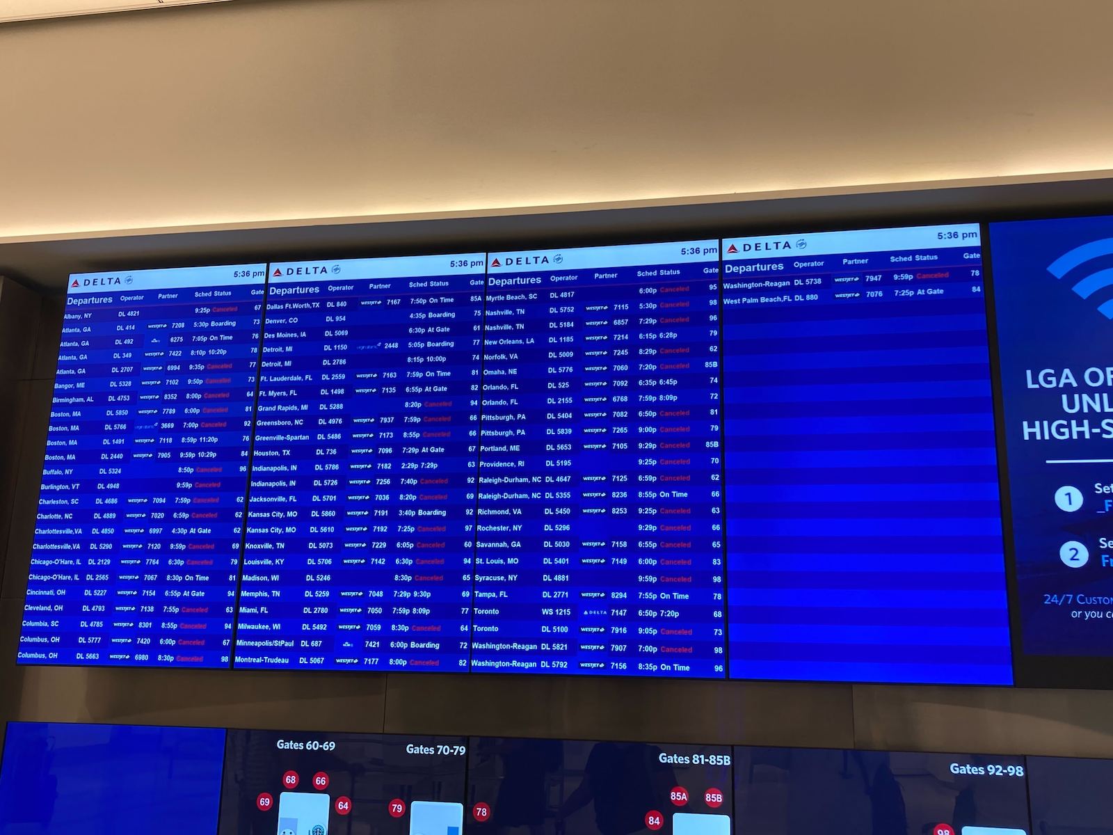 departure board LGA