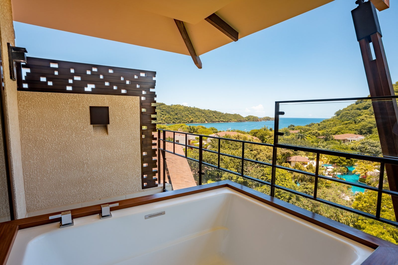 Dreams Las Mareas Resort & Spa hot tub