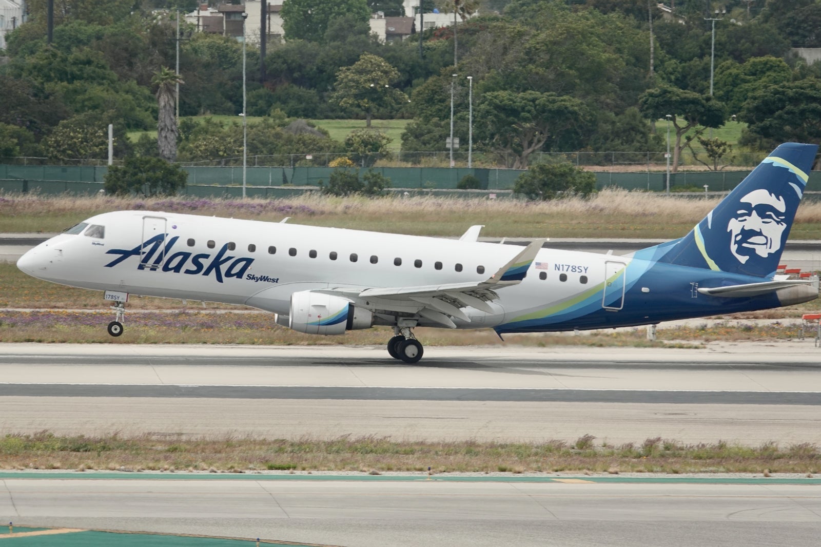 Alaska Embraer E175
