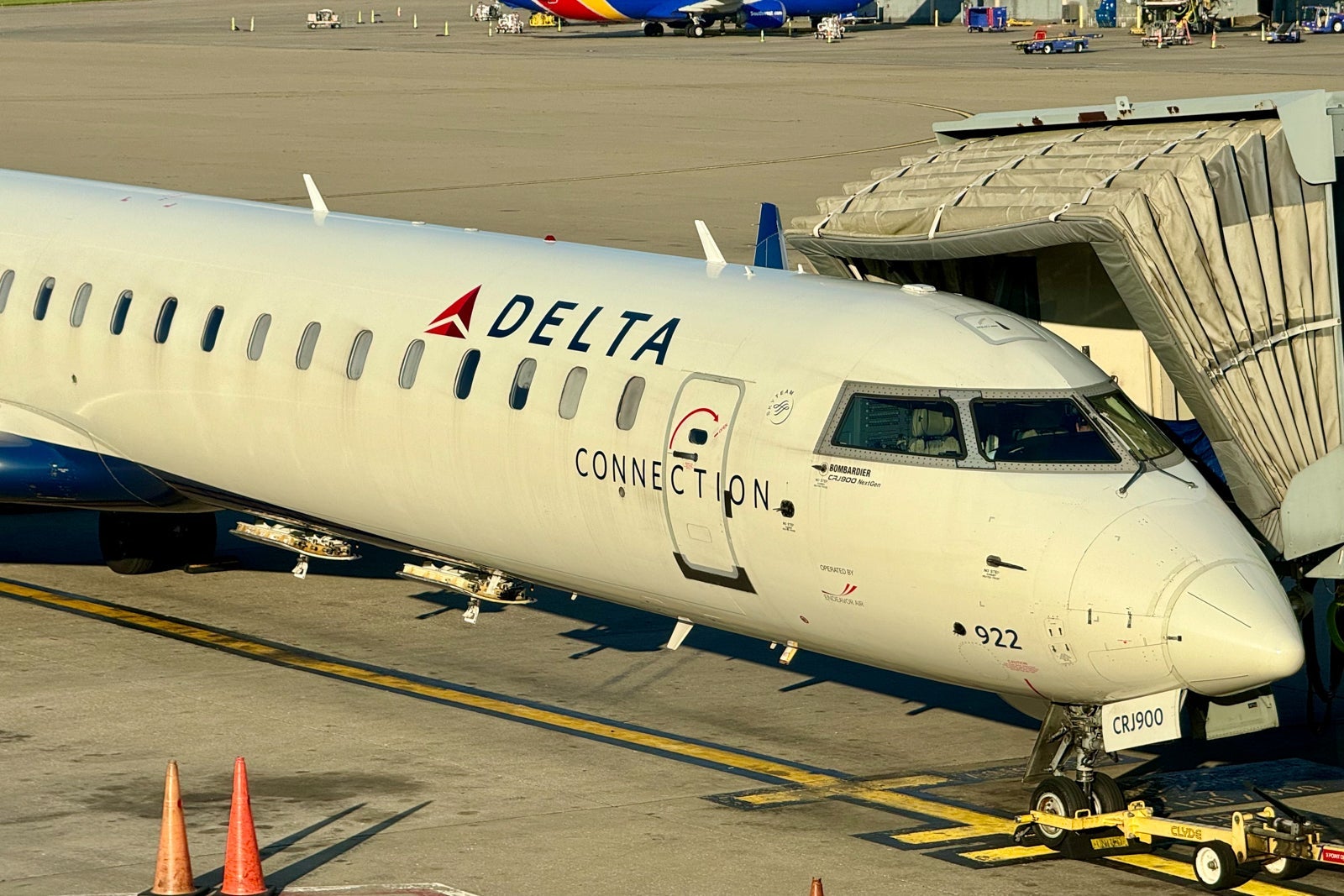Delta Connection CRJ-900 CRJ900 PIT
