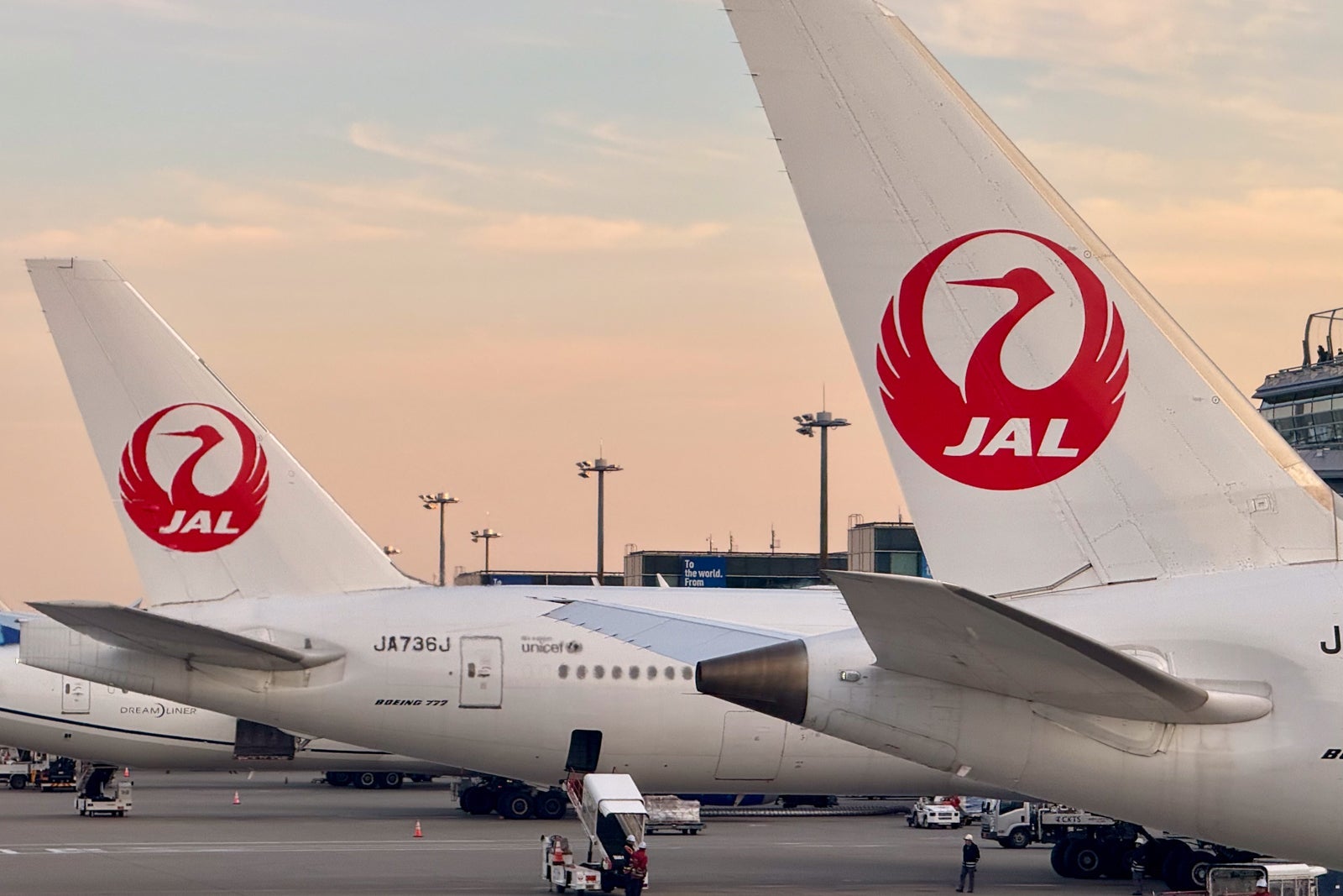 Japan Airlines Boeing 787 777-300 Tokyo HND JAL