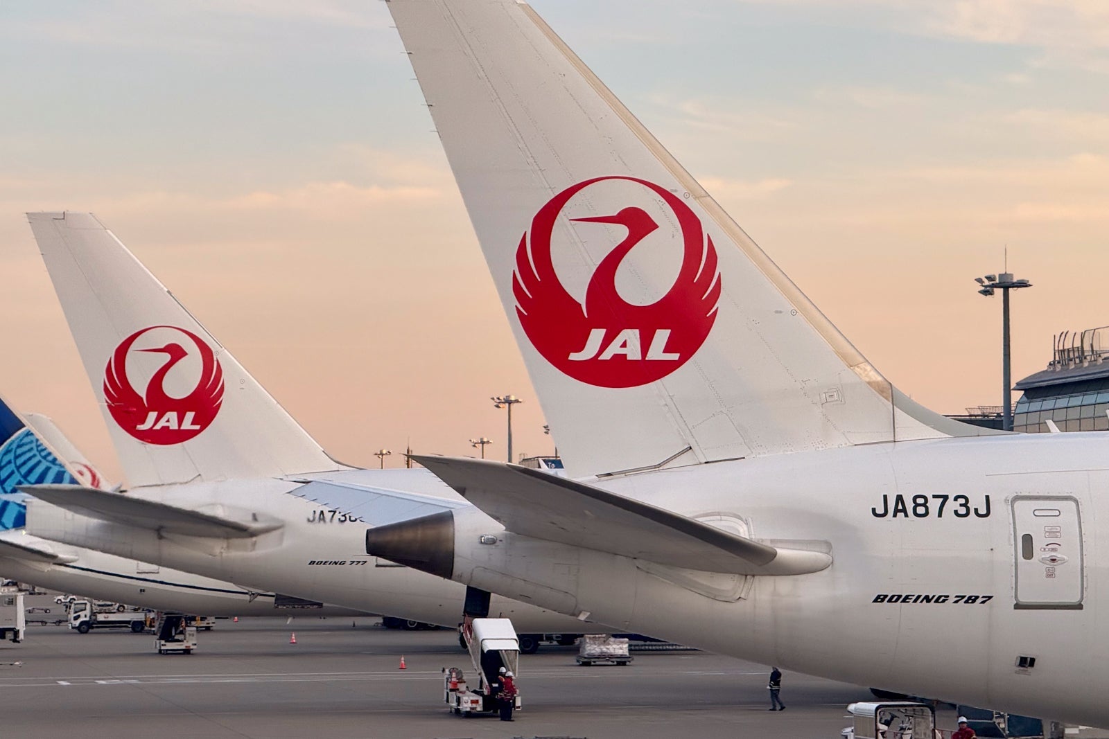 Japan Airlines Boeing 787 777-300 Tokyo HND JAL