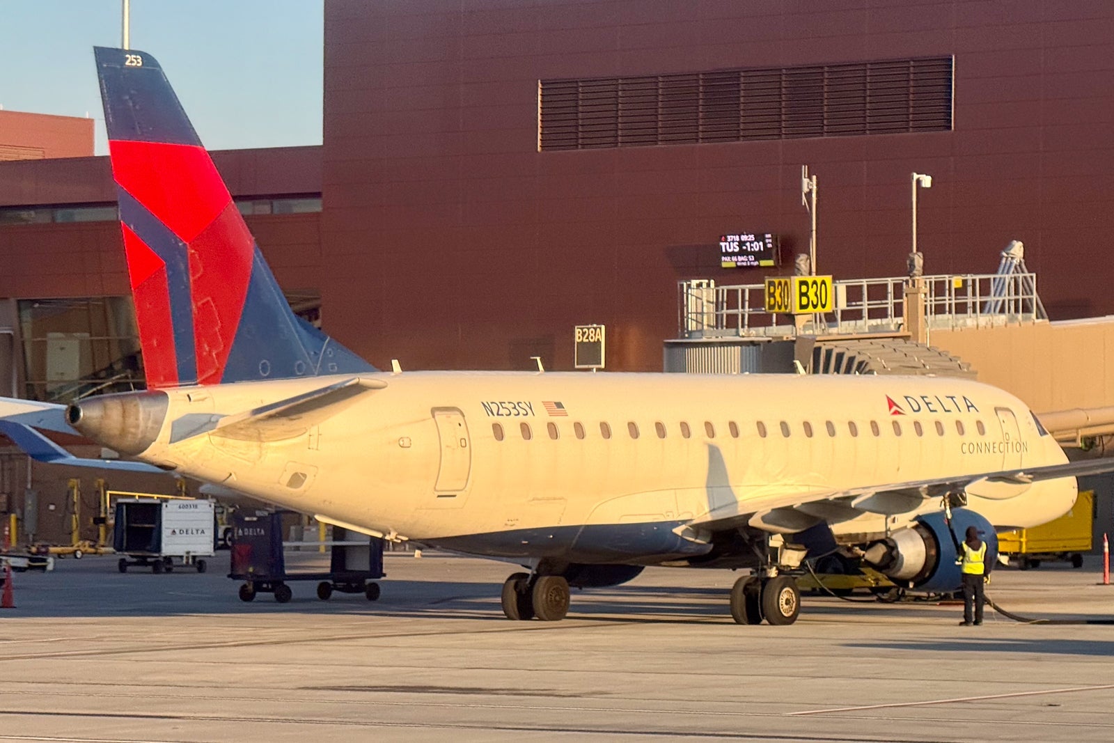 Delta Connection Embraer E175