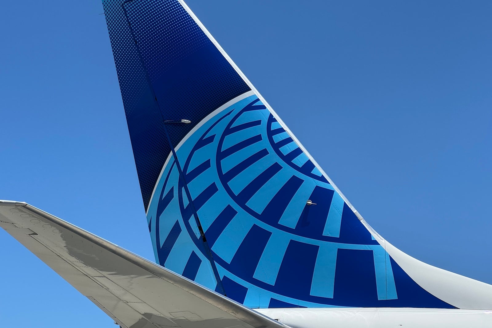 united airlines tail