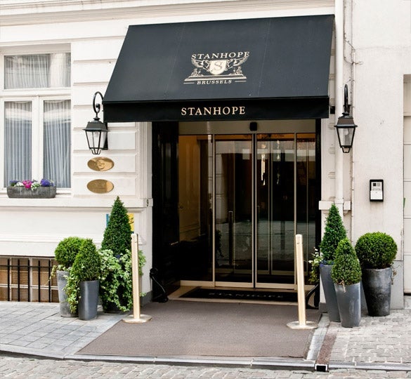 stanhope-hotel-entrance