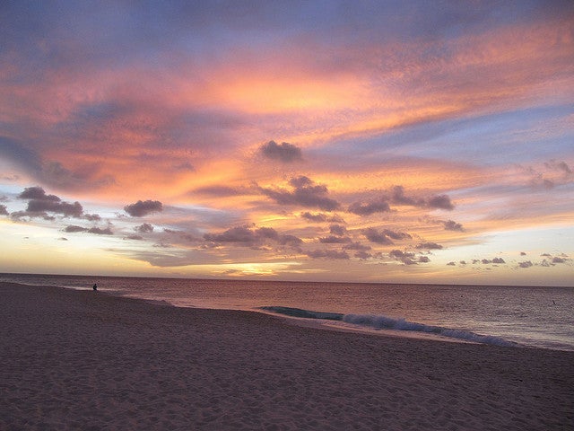 eagle-beach-aruba-sunset-melanie-wynne