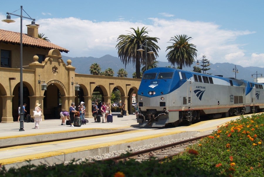 amtrak-pacific-surfliner-santa-barbara-california