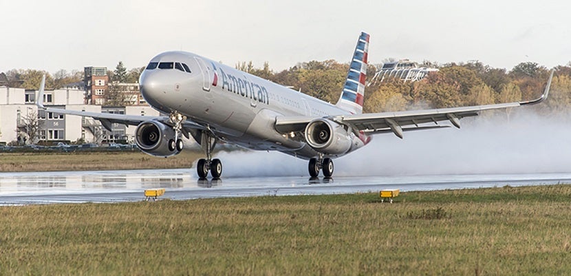 American-Airlines-A321-landing-featured-1
