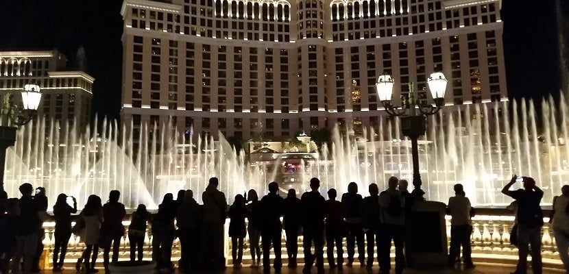Las Vegas Bellagio fountain at night featured