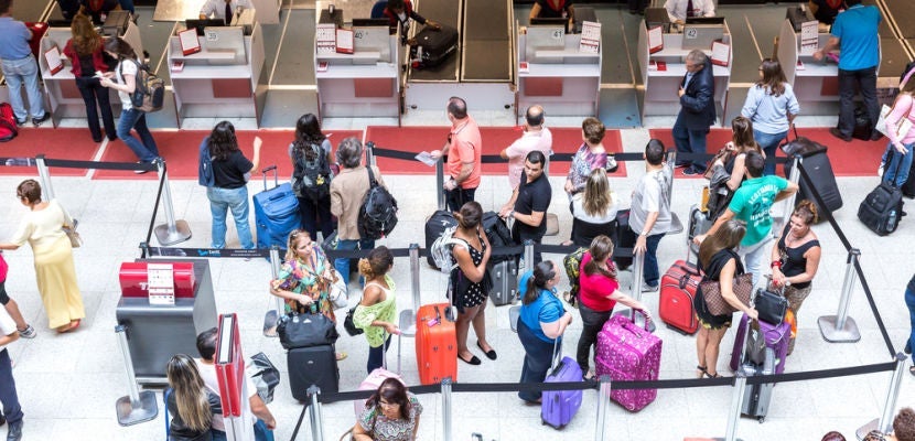 airport crowd - featured