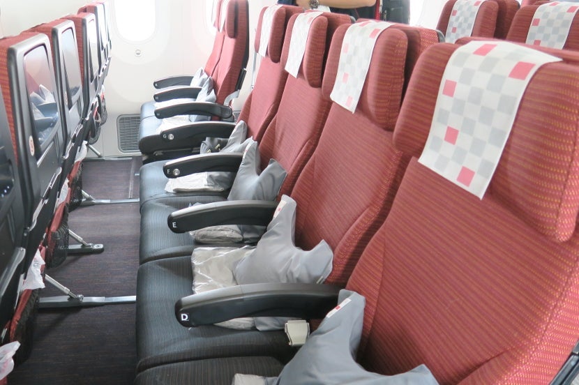 JAL 787-800 economy seat