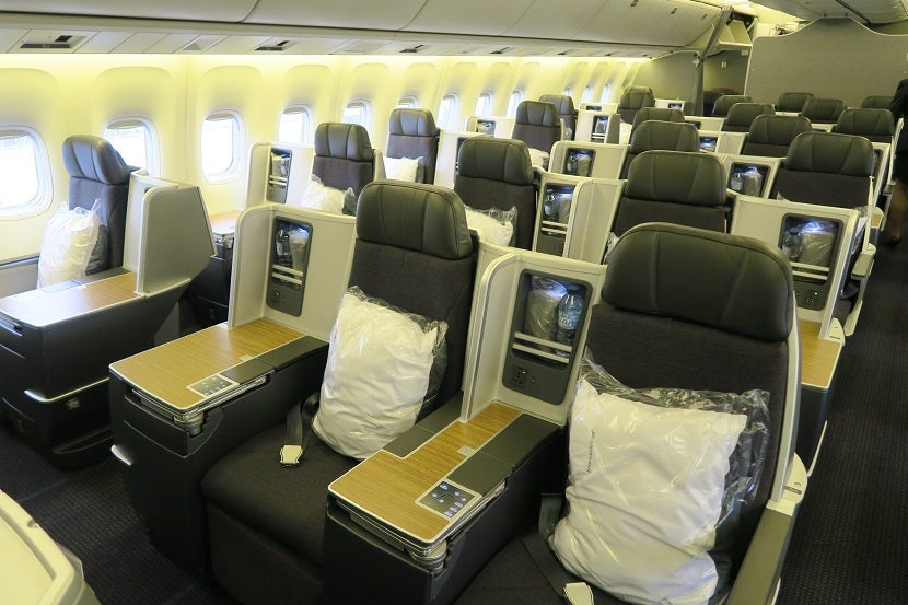 aa-american-767-300-business-class-cabin-from-front