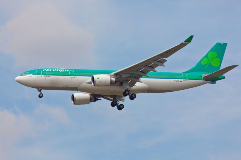 Airbus A330 Aer Lingus approaches JFK Airport