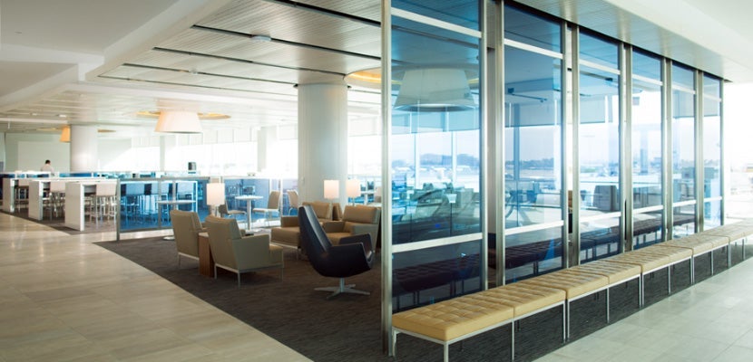 united club lax featured