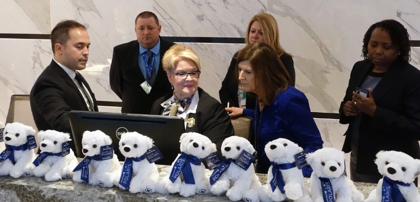 united polaris lounge featured