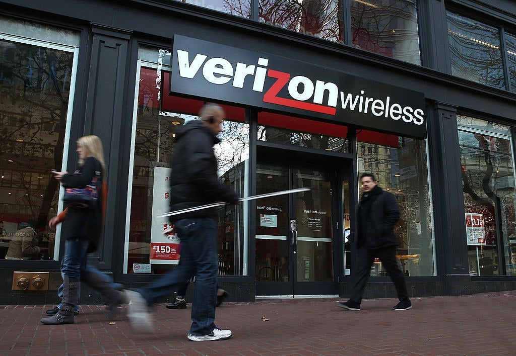 Verizon Reports Drop In Fourth Quarter Earnings